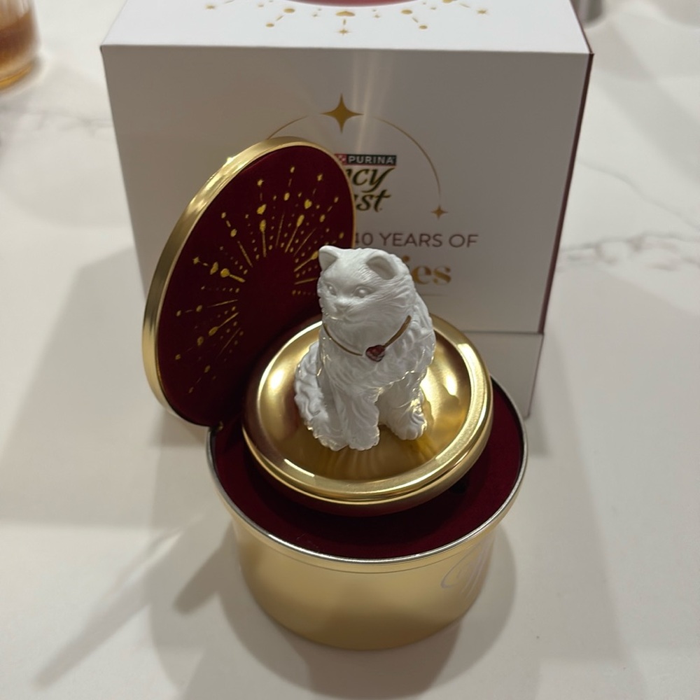 Fancy Feast 2024 Cat Christmas 40th anniversary musical ornament new